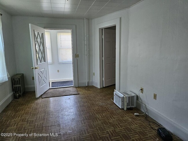 Photo - 1505 Sloan St