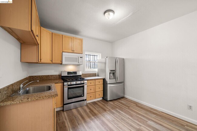 Photo - 400 Bissell Ave
