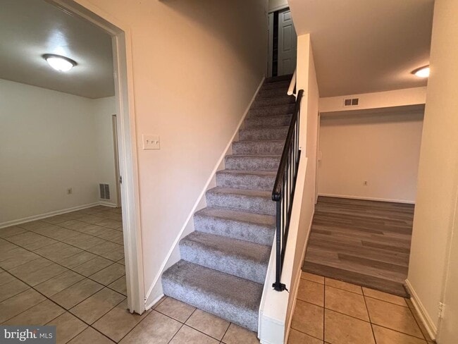 Building Photo - 4657 Logsdon Dr