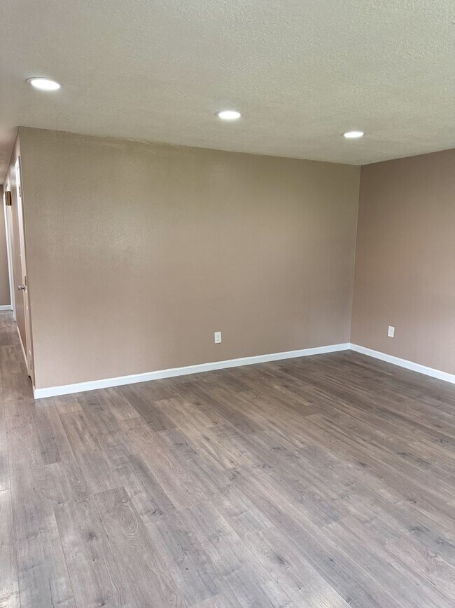 Photo - 3850 Grenada Way