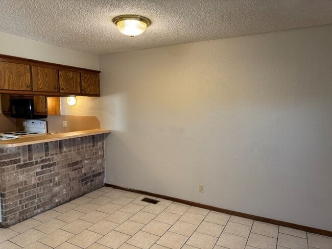 Photo - 3 bed, 2 bath and a 2 car garage duplex for rent in Moore near 12th Street and I-35!