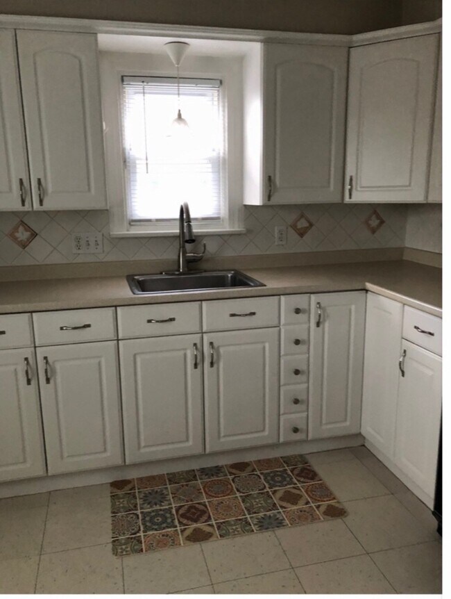 22 Lawrence St Unit 2