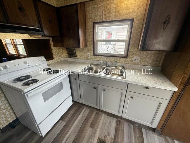 Photo - 681 Main Rd N