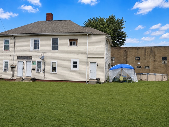 Building Photo - 5th St. Rear Unit 255 Rear 2