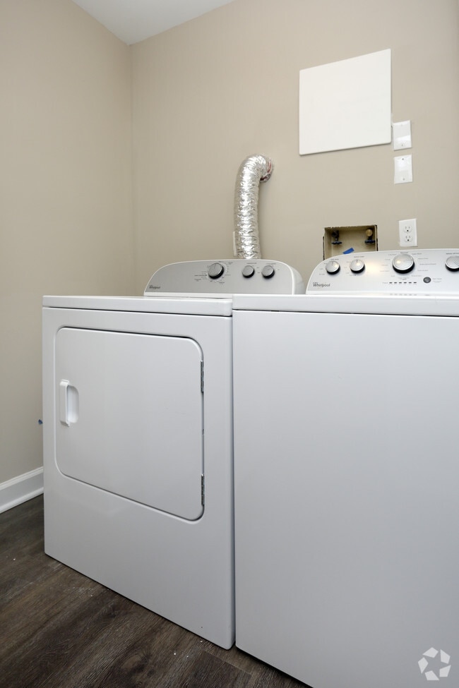 Greenhills Townhomes & Apartments For Rent in Damascus, MD