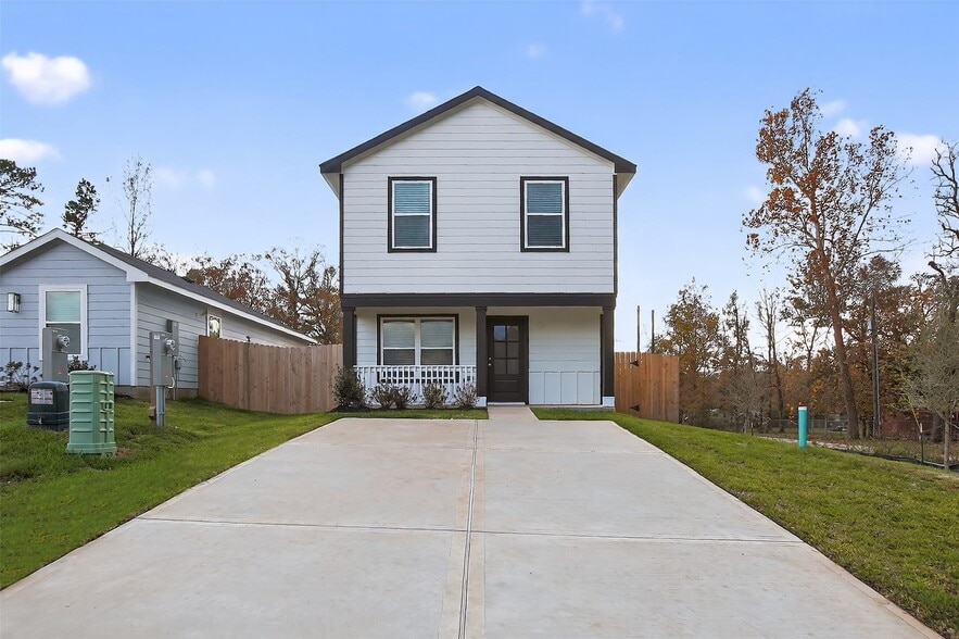 11806 Holly Hurst Dr