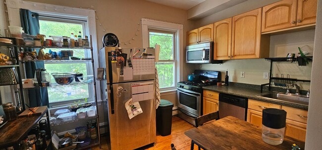 Bright and Beautiful Oak Square Studio Ava... - Bright and Beautiful Oak Square Studio Ava... Condo