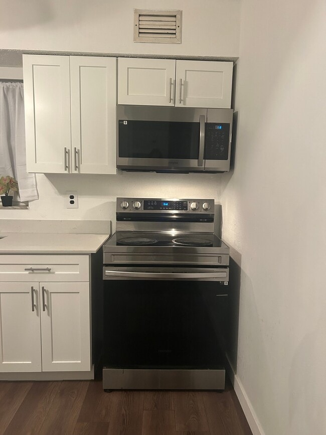 Photo - 4940 87th Ave Unit C