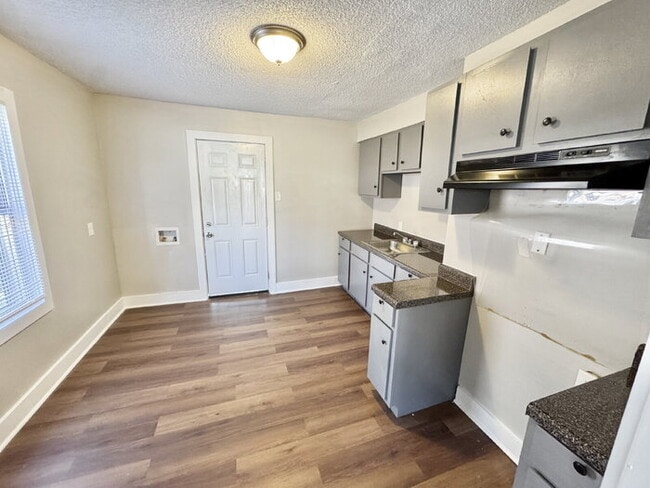 Photo - 2071 Hubert Ave