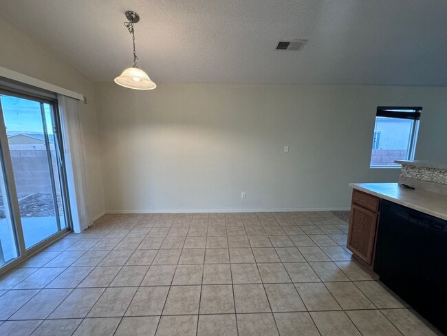 Photo - 3 bed 2 bath 1400 sq ft home