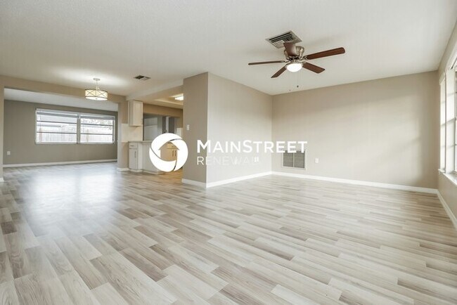 Photo - 3 Bedroom Pet-Friendly Home in New Port Richey, FL with Main Street Renewal