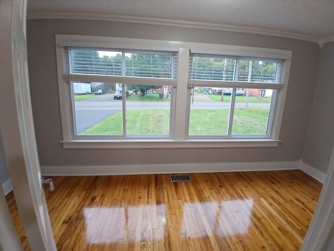 Photo - 3702 Armstrong Rd