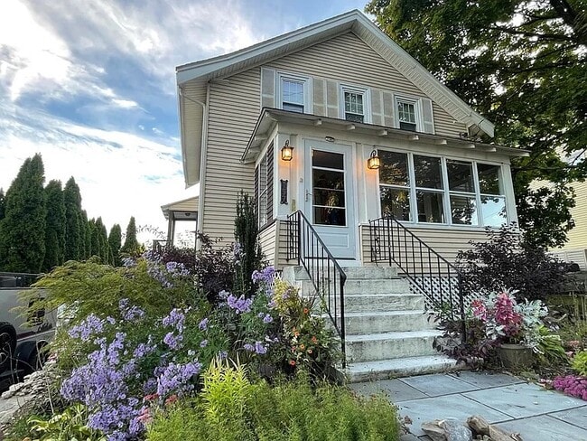 Building Photo - 157 Riverview Ave