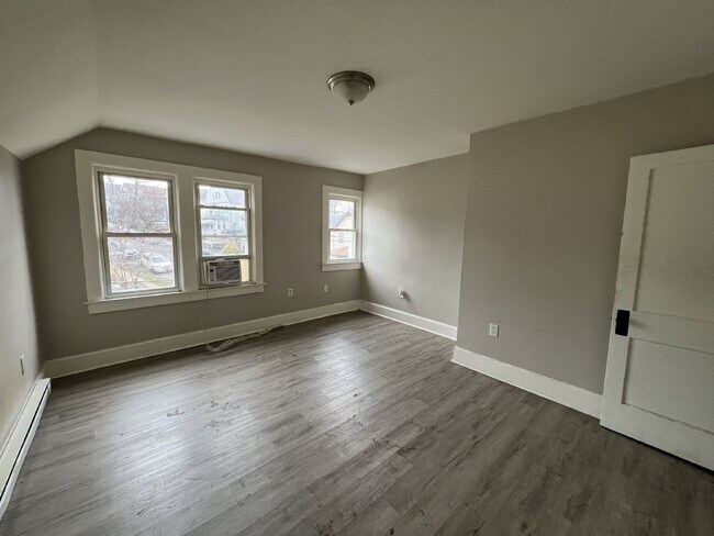2-4 South Empire Street 2R