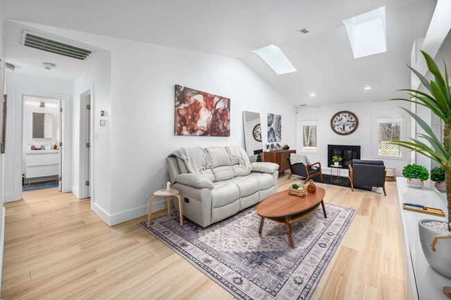 Photo - 405 Reynolds Ave Unidad ID1300723P