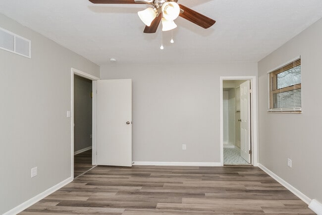 Photo - 8505 Goldfinch Way