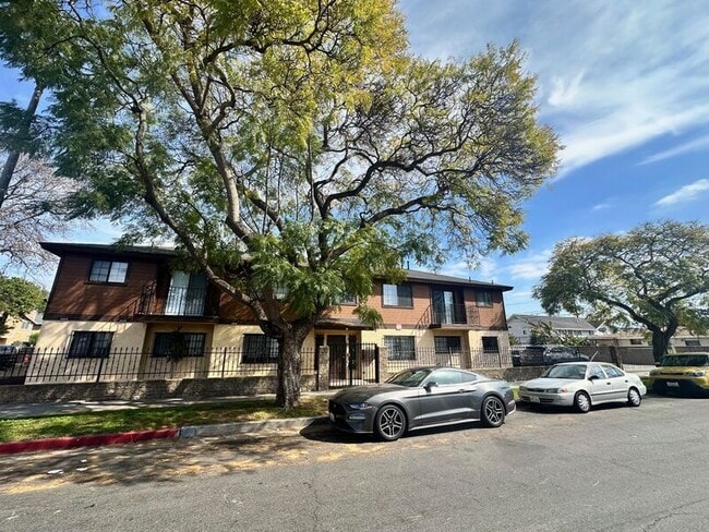 Building Photo - 1574 W 207th St Unit D