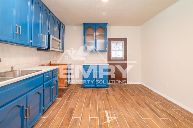 Building Photo - 1125 S Evergreen Ave Unit 1