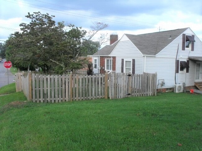 Photo - THIS COULD BE YOUR NEW HOME, BUSINESS, OR BOTH!