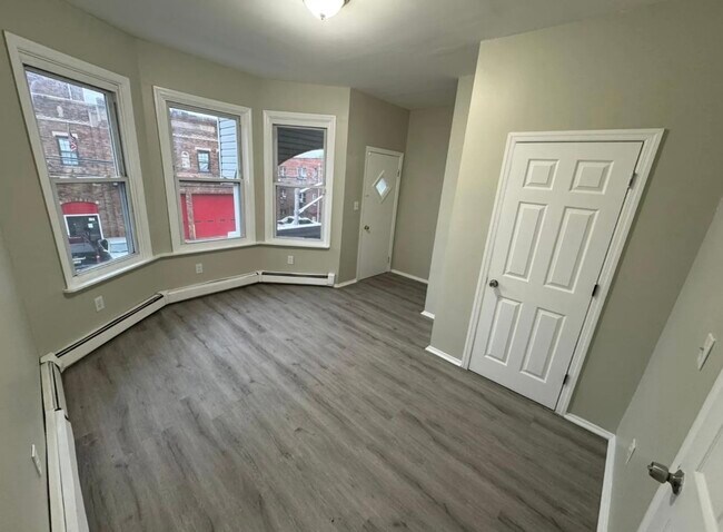 Photo - 666 Grove St