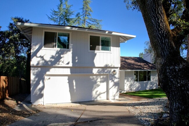 Photo - 604 Los Olivos Rd