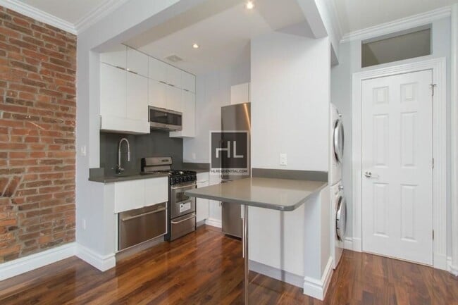 Photo - West 21st Street Unit 5