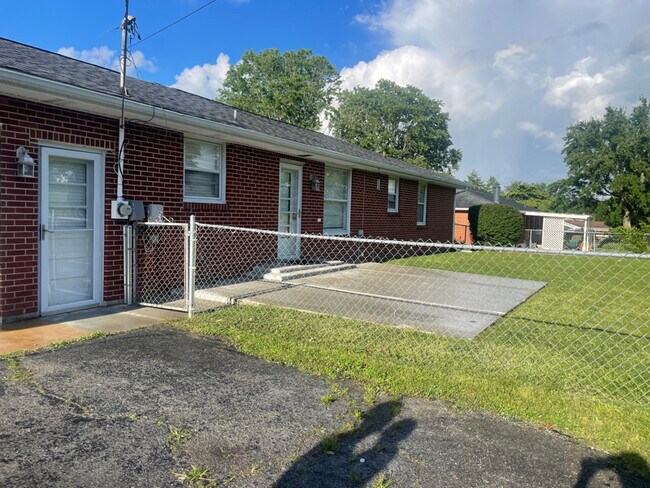 Photo - 208 General Roberts Dr