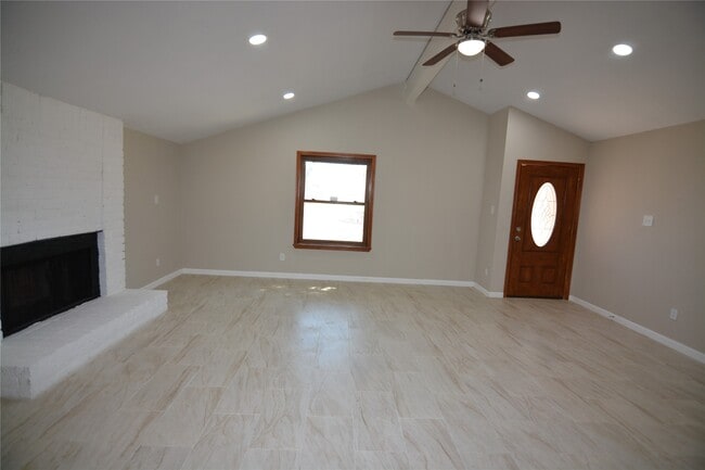 Photo - 906 Arrow Lake Dr