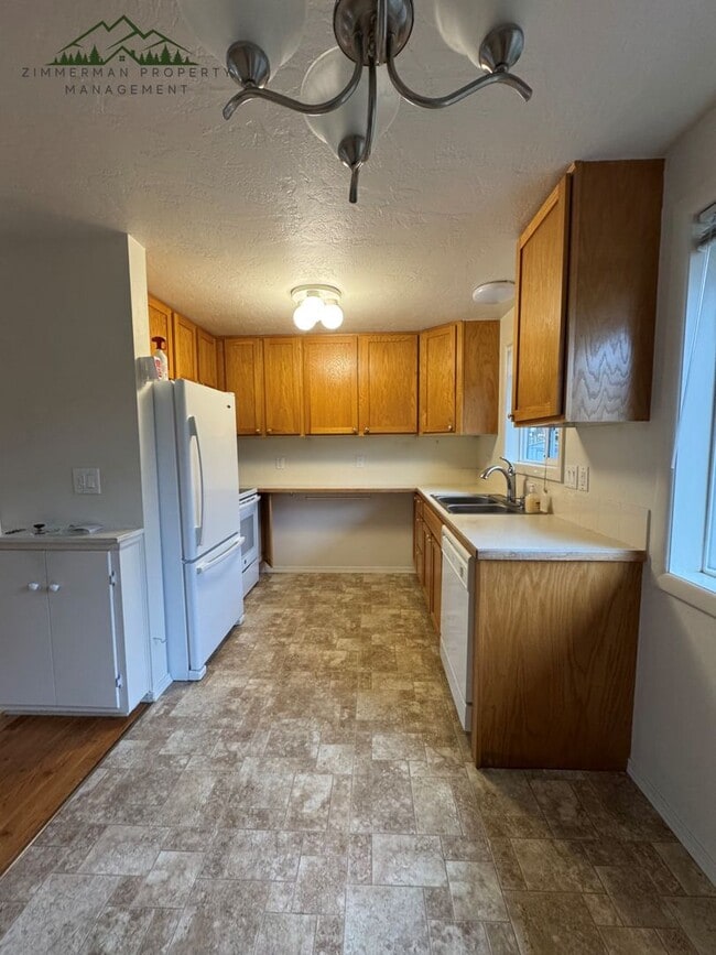Photo - 394-396 Rosewood Ave Unit 394