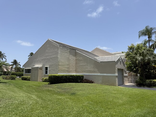 Photo - 225 N Lakeshore Dr