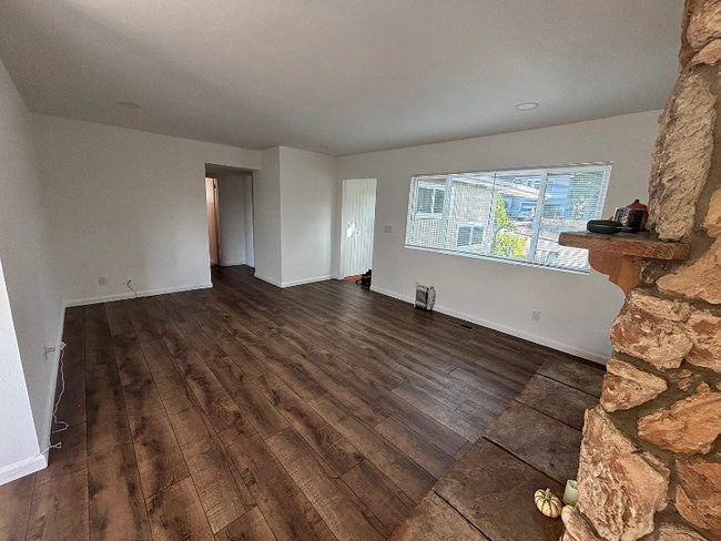 Photo - 118 W 8th Ave