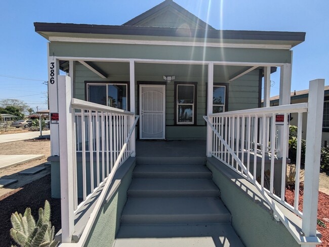 Photo - Bright & Clean 2 Bed | 1 Bath Home With a separate Den– 906 Sq. Ft. with Private Parking! Now Ava...