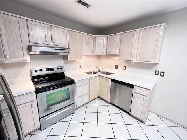 Photo - 884 N Daisy Ln