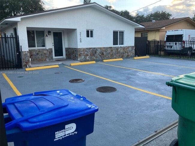 Building Photo - 2168 NW 91st St Unit A