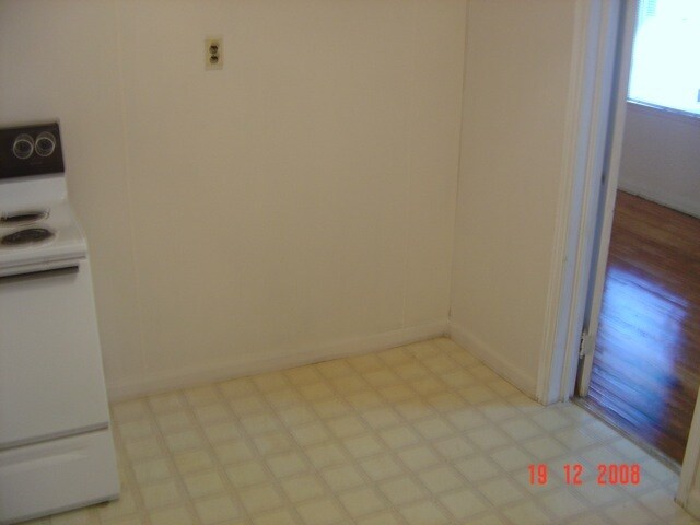 Photo - 154 E 44th St