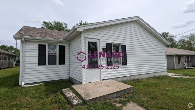 Building Photo - 2 Bedroom, 1 Bathroom Home!