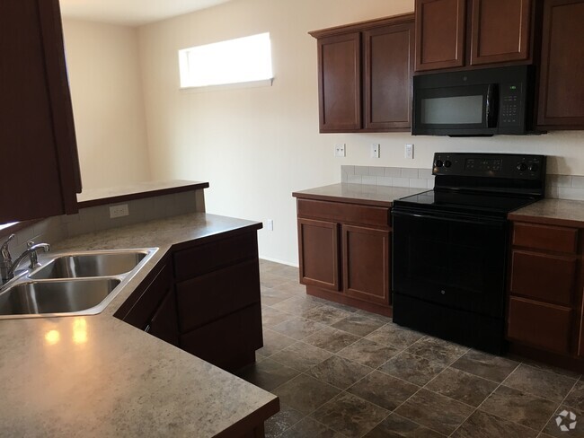 Building Photo - Hayden home in SW Redmond!