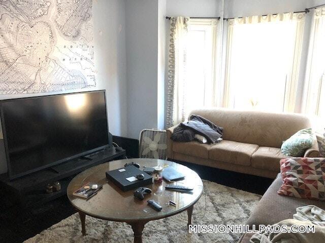 Building Photo - 40 Hillside St