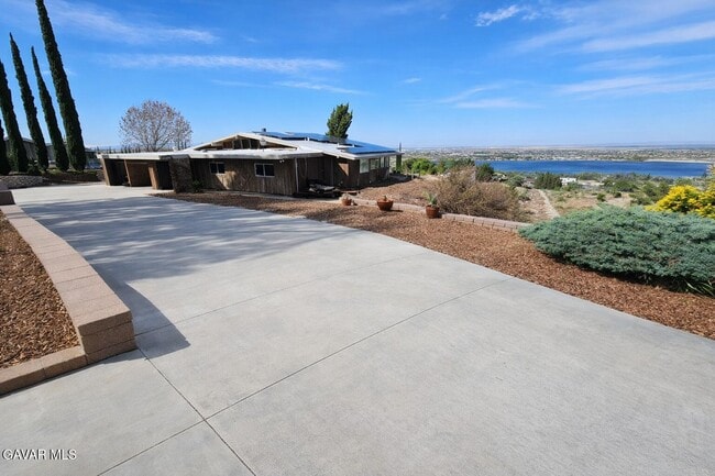 Building Photo - 145 Lakeview Dr