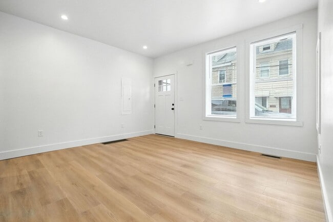 Photo - Downtown Sharpsburg New Remodel - 3 Bed, 2...