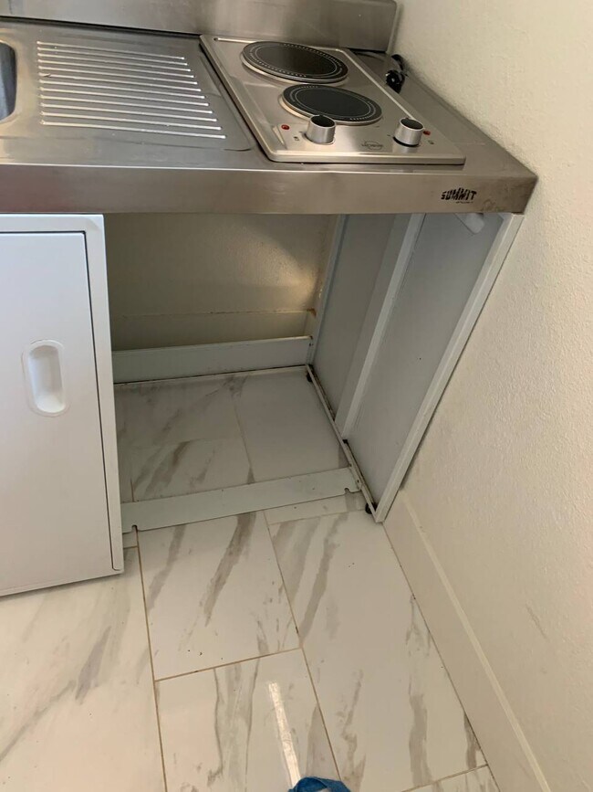 Photo - 541 E Cypress Ave Unit 541 E Cypress Apt B
