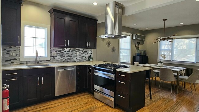 Photo - 55 Lakeview St