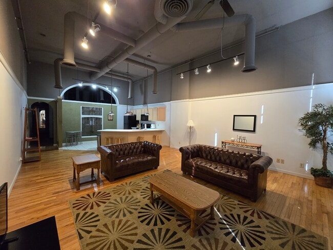 Building Photo - 315 Main St Unit Loft B