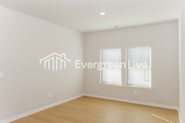 Photo - 113 Ashby Pond Dr