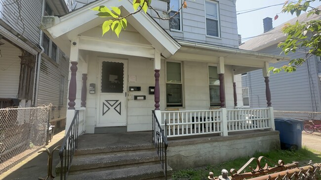 Building Photo - 128 Spring St Unit 3 Rental