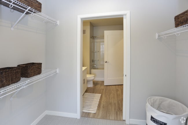 1BR, 1BA, Model - 686 SF