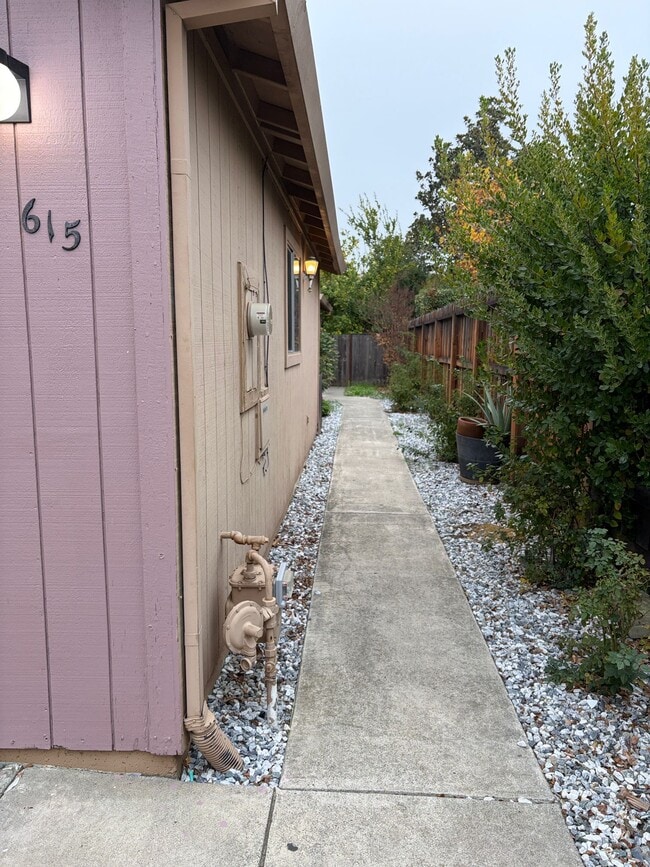 Photo - 615 Oriole Ave