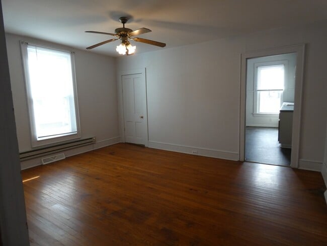 Photo - 324 Grace St