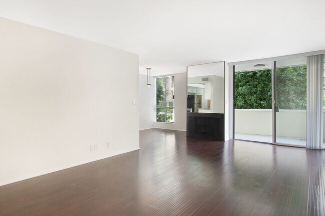 Photo - Brentwood Plaza