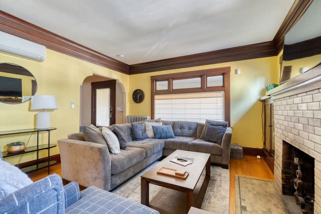 Building Photo - 2034 NE Flanders St Unit ID1309886P Rental